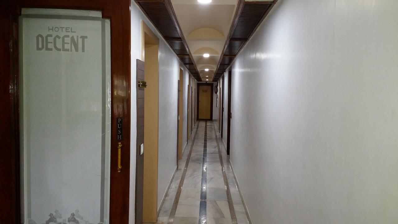 Hotel Decent Surat Zewnętrze zdjęcie