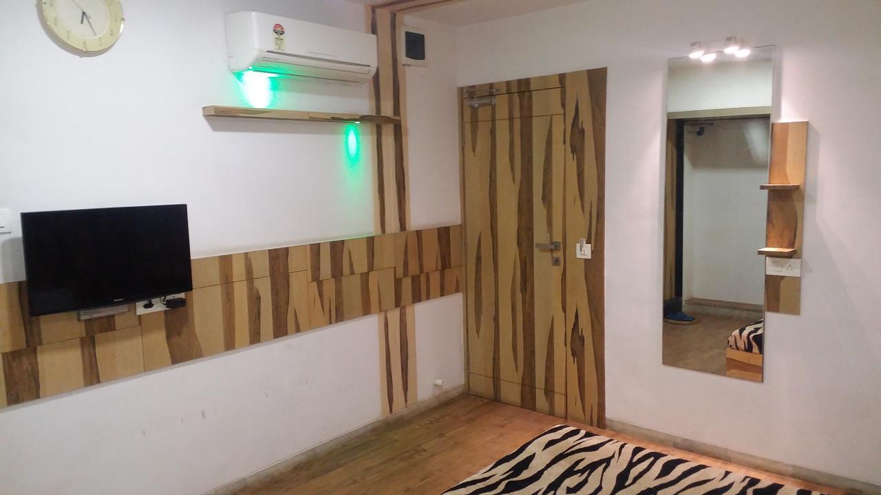 Hotel Decent Surat Zewnętrze zdjęcie